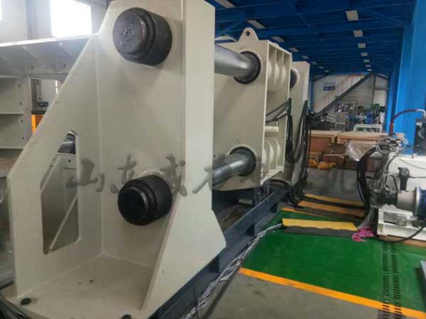 四柱臥式壓力機側視圖