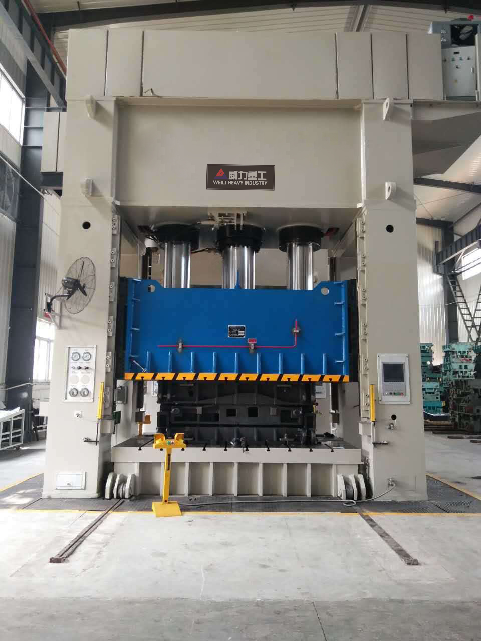 1600噸汽車內飾件成型液壓機