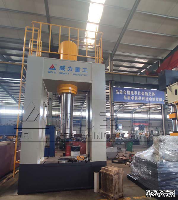 500噸龍門液壓機車間實物圖