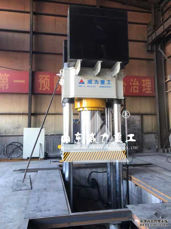 1500噸四柱液壓機客戶安裝現場圖